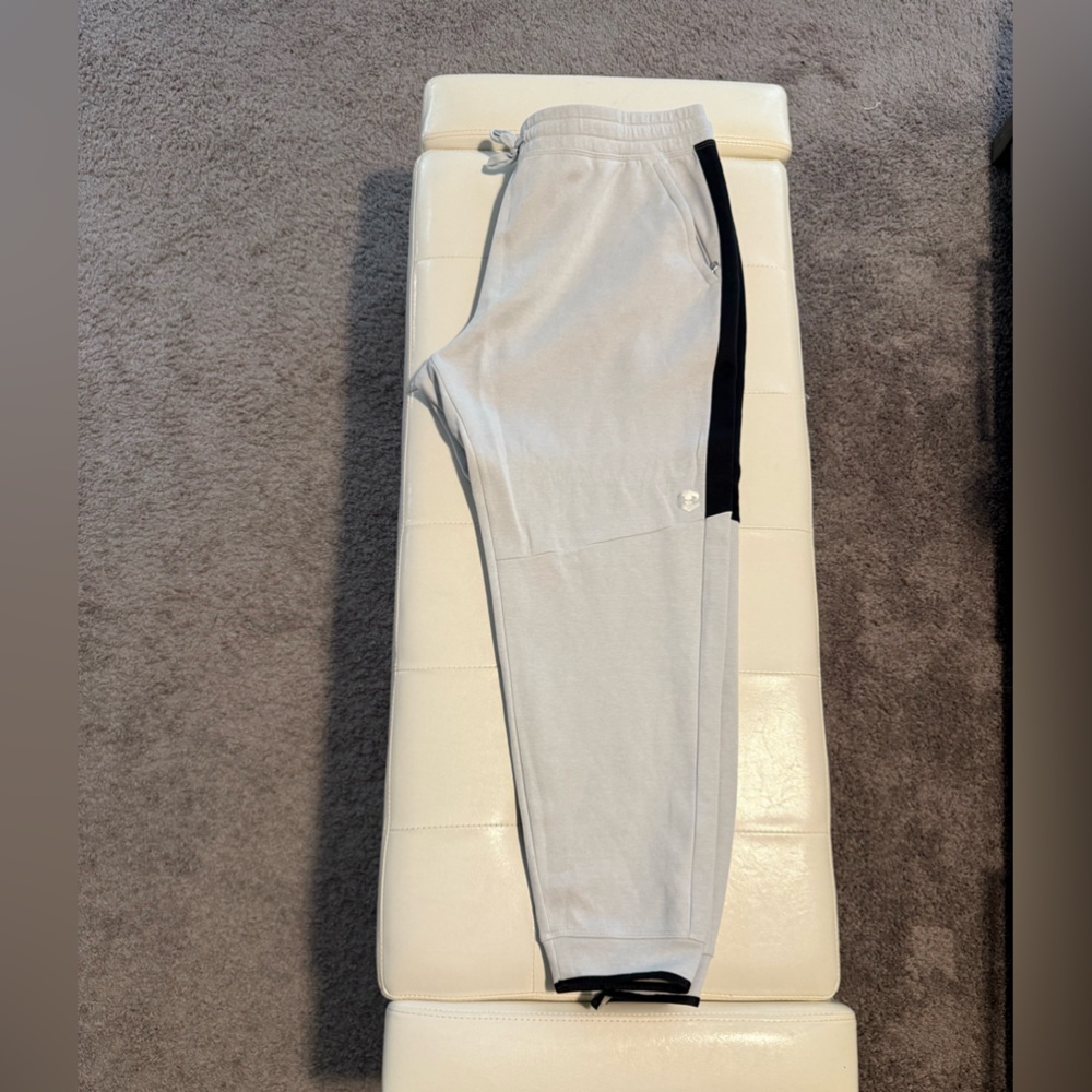 Under Armour Fleece Taper Sweatpants- Light Gray/Black- Size 3X